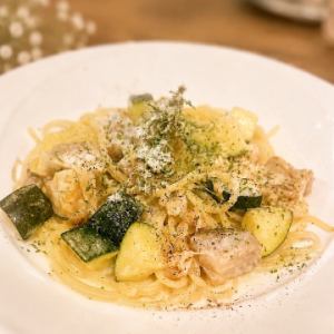 若鶏とズッキーニのクリームパスタ ~ローズマリーの香り~(6月限定)