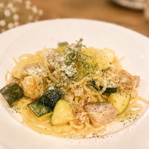 若鶏とズッキーニのクリームパスタ ~ローズマリーの香り~(6月限定)