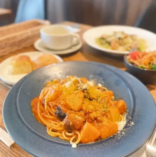 オイルサーディンと山芋のレモントマトソースパスタ（8月限定）