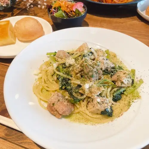 若鶏のバジルクリームソースパスタ（8月限定）