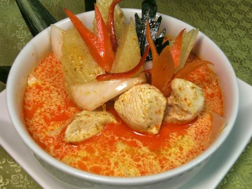 トムカーガイ 鶏のココナッツスープ