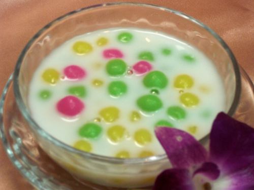 ブアロイ ココナッツミルクのミニ白玉団子