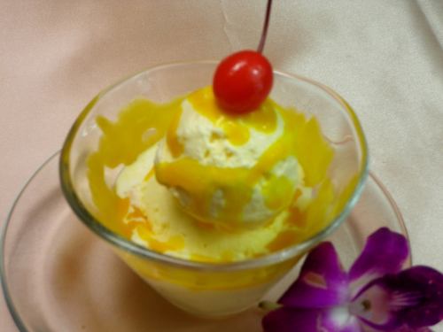 アイ・テム・マムアン マンゴーアイスクリーム/カノムトゥアイ ココナッツミルクの蒸し菓子