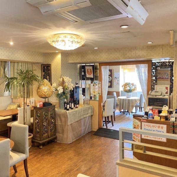 リゾートを感じられるような店内★お店の雰囲気が際立ちます♪おひとりさまでも入りやすい雰囲気で、ついついお酒が進みます★