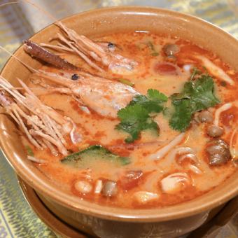 トムヤムグン 海老の辛酸スープ