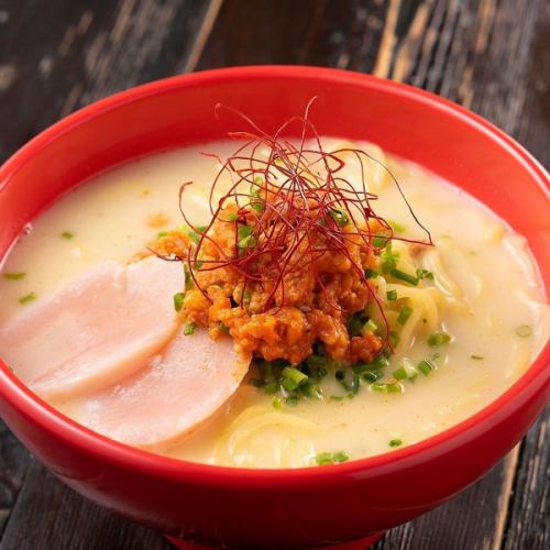 Perfect as a finishing touch to a meal! White chicken soup ramen!