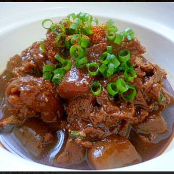 豚もつと和牛すじ煮込み