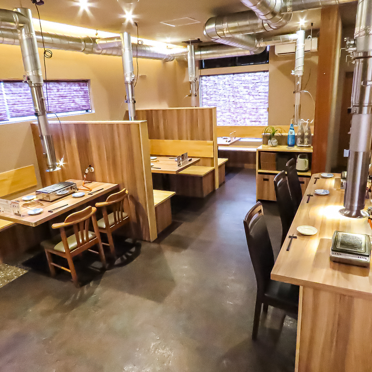 店内は事前のご相談で、20名～35名様までの貸切も対応可能。