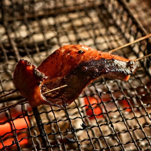 じっくり炭火で焼き上げる料理