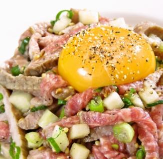 黒毛和牛【炙り塩ユッケ】