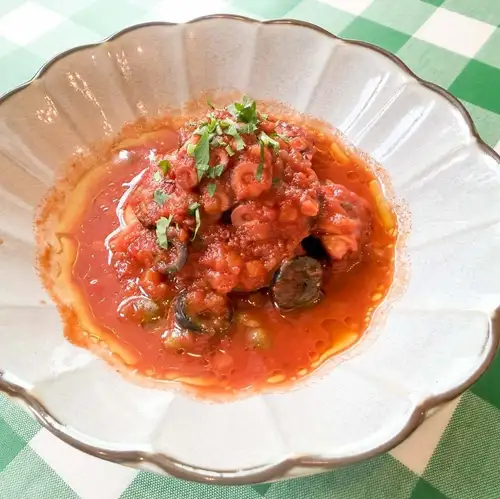 나폴리 풍 문어의 토마토 조림