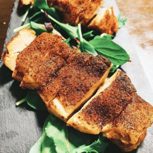 信玄鶏もも肉の自家製13種スパイス焼き