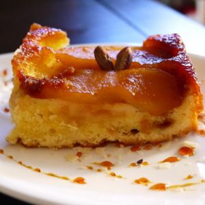 リンゴのタタン風ケーキ