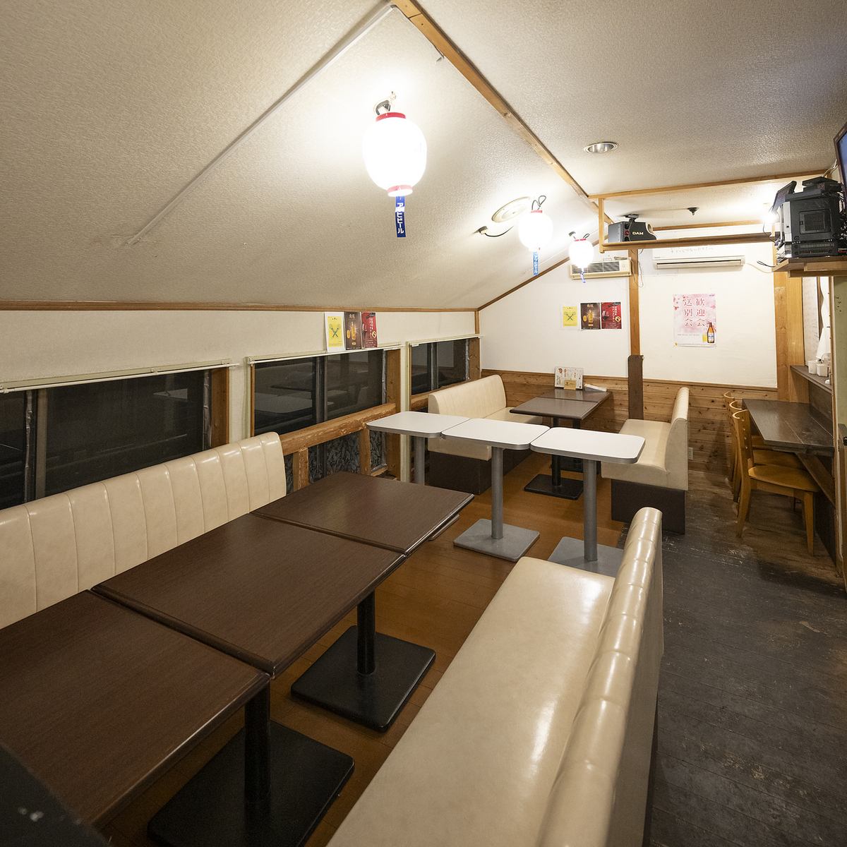 木のぬくもりが感じられる店内で落ち着いてお食事を♪