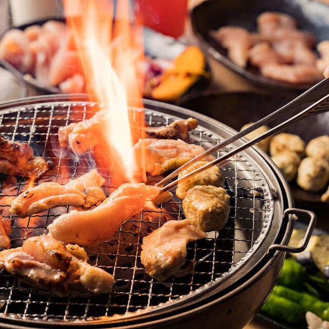 鶏卸専門店が営む「カシワヤ」だから提供できる新鮮な鶏肉を使った「鶏焼き肉」を堪能
