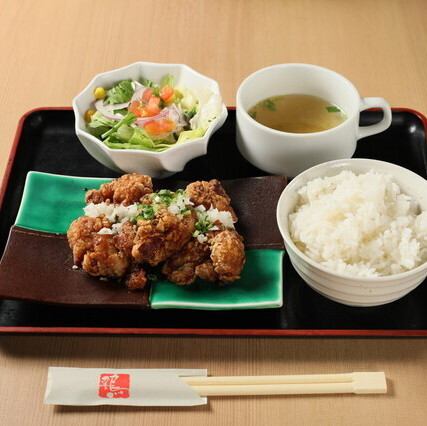 鶏屋の　油淋鶏（ユーリンチー）定食