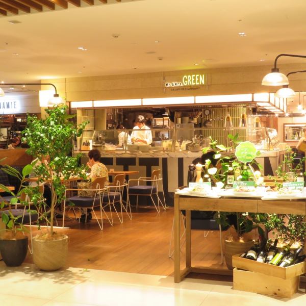 Solaria Plaza 7F! It is open and inside a brightly surrounded by greenery.Because it is lunch time until 17 o'clock, recommended for lunch after the shopping, late afternoon, a breath at work ☆
