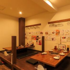 ≪広々使える座敷席≫仲間との飲み会に♪ゆったりくつろぎながらお食事をお楽しみいただけます◎少人数からご利用いただけるお席のご用意もございます！アットホームで落ち着いた雰囲気は会社宴会、同窓会、季節の飲み会などにもオススメです！人気のお席なので、ご予約はお早めに★