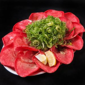 【大和に来たらまずはこれから】リピート率は脅威の90％越えネギ塩タン！