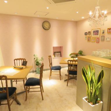 If you have a table in the back of the shop, you can also use the group together with the seats! It is also recommended for girls' societies and birthday party ☆