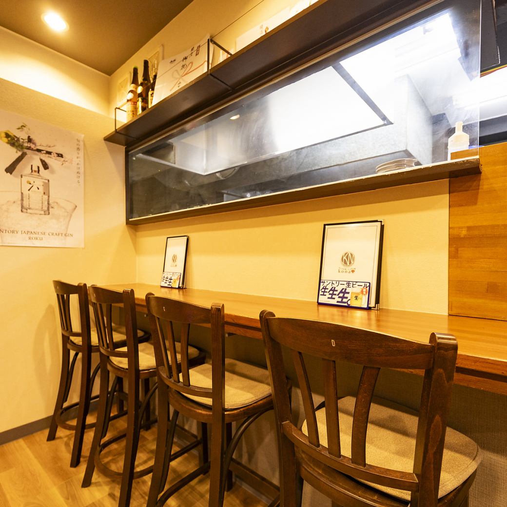おひとり様でも気軽にご来店いただけるカウンターをご用意♪
