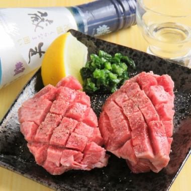 《Support rate from women ◎》 Thick sliced salt tongue 1408 yen (tax included) ◆ Please enjoy with topping green onions ♪