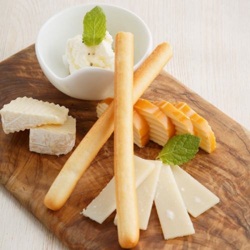 4種チーズの盛り合わせ