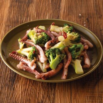 Sauteed squid and broccoli with anchovies