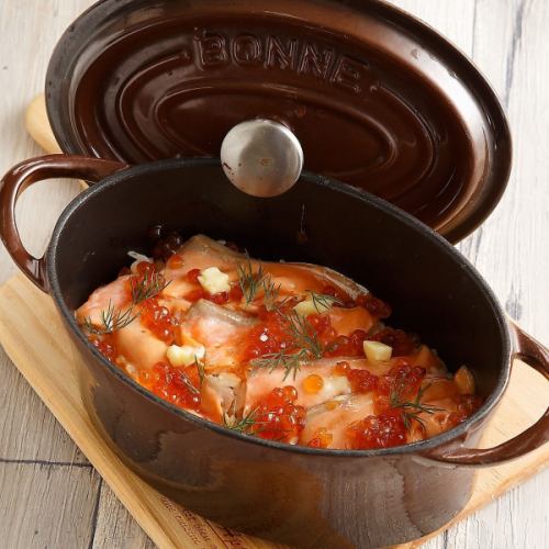 Cocotte rice with salmon and salmon roe