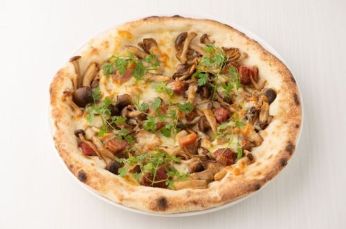 Japanese-style pizza with mushrooms