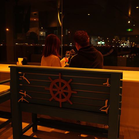 夜景が眺められるカップルシートもあるのでデートにもおすすめ☆