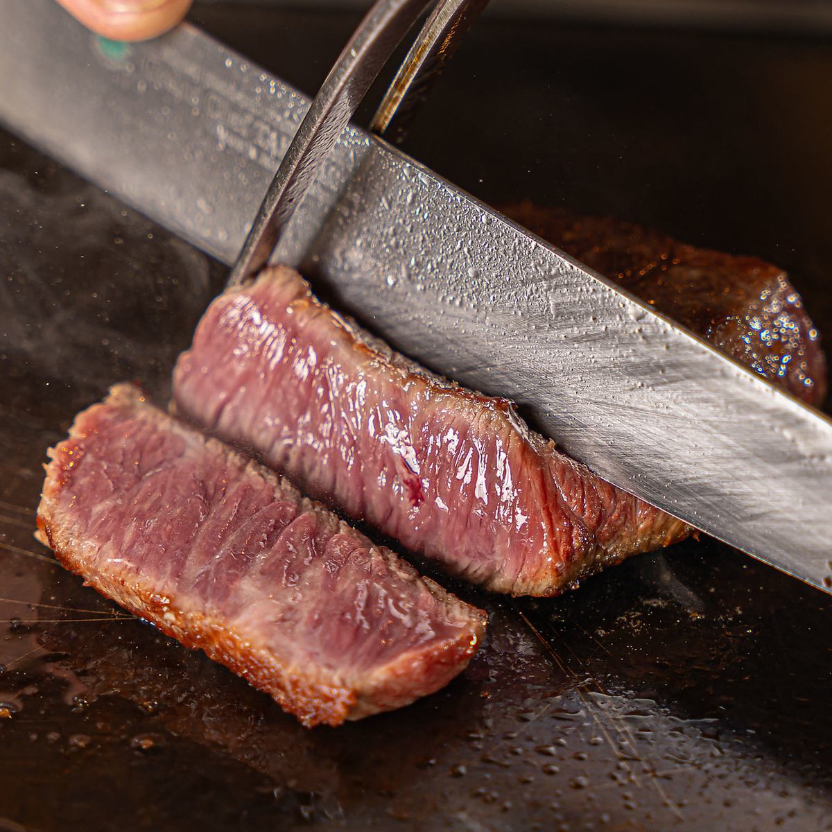 The original flavor, elegant sweetness, and aroma of Kobe beef will spread through your mouth◎