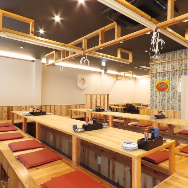 [Smoking is permitted in sunken kotatsu seats♪] With sunken kotatsu seats, you can comfortably enjoy large banquets of 40 to 55 people.Our restaurant is proud of its seating, where you can enjoy private time without worrying about those around you, and enjoy a feast to your heart's content while surrounded by freshly grilled skewers and fresh seafood.