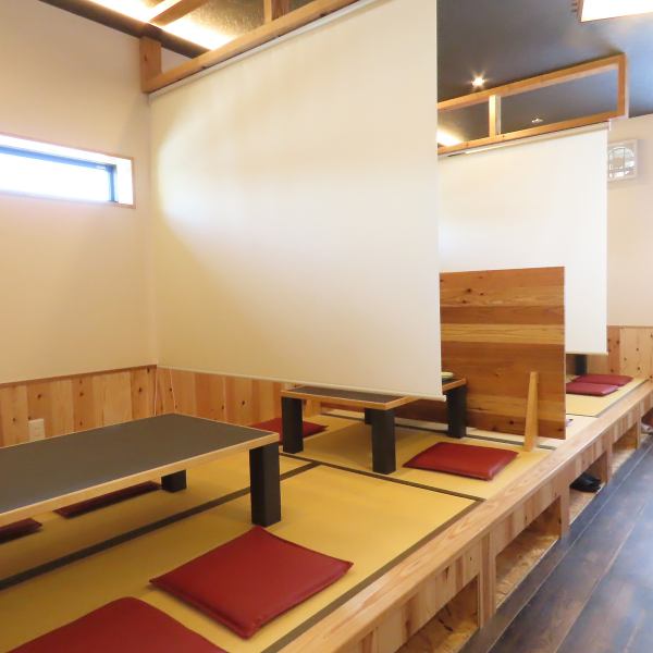 [Roller curtains create semi-private rooms ◎] We also have tatami seating available, which is highly recommended for families with children.This is a versatile seating area that can be turned into a semi-private room by using roller curtains.In addition, smoking is prohibited in the tatami seating area, so customers under the age of 20 and children can use the restaurant with peace of mind.