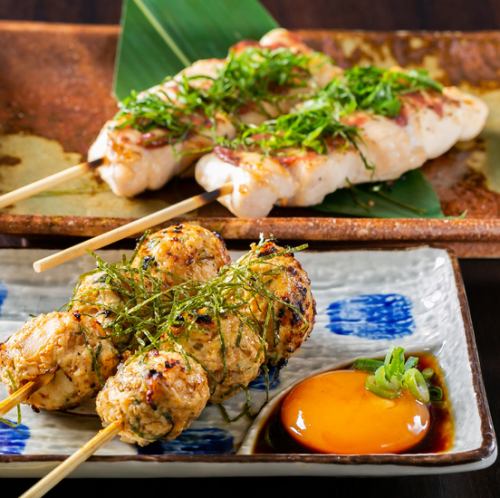 Our restaurant's signature dish, "Tsukimi Tsukune," is made with garlic, ginger, and shiso leaves.