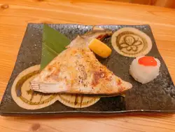Sea bream sashimi / Salmon sashimi / Seafood yukke / Grilled yellowtail collar with salt