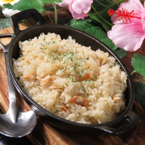 Garlic rice seasoned with garlic