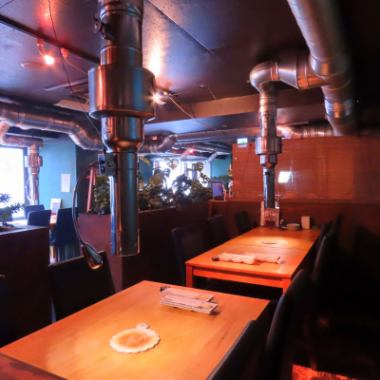 The interior of Yakiniku Monster incorporates an industrial atmosphere and a warm bar-like nuance.Enjoy delicious all-you-can-eat yakiniku in a wonderful space♪ [All-you-can-eat/all-you-can-drink/banquet/welcome party/welcome/farewell party/drinking party/group/yakiniku/family/family/Nagano Station/cospa]