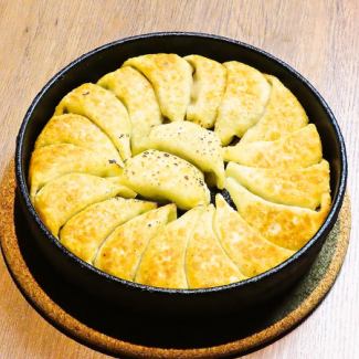 《博多》鉄なべ餃子 各/ポテトフライ