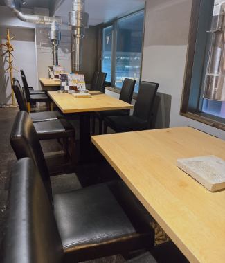 最大44名様の宴会がOKな広々店内！！深夜も平日は24時、週末は25時迄営業しているので遅い時間にも、ゆったりたのしめます♪