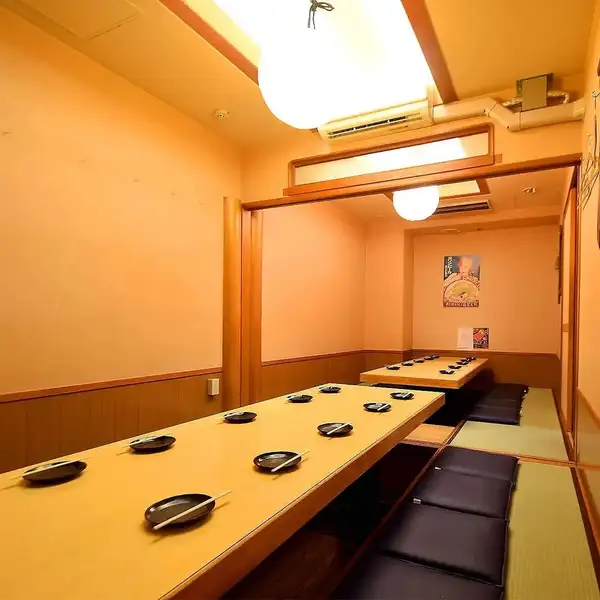 団体様に最適な団体フロアは最大30名様迄ご案内可能◎宴会・飲み会・歓送迎会・などの各種宴会に是非ご利用下さい…♪和モダン空間の当店は落ち着いた大人の空間…。個室も多数完備しておりますので、様々なシーンでご利用下さい★お得なクーポンも多数ご用意♪コースじゃなくても飲み放題OK