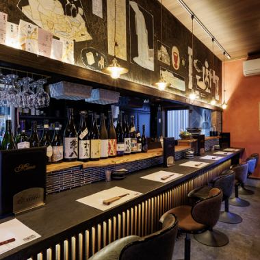 当店のカウンターは7席のみの落ち着いた空間で、心地よい雰囲気が漂っています。まさに大人の隠れ家として、ゆったりとした時間を過ごすのに最適です♪ 落ち着いた店内はデートにもおすすめで、特別な人との大切なひとときを心地よく彩ります。ぜひ、当店で思い出に残る素敵な時間をお過ごしください!