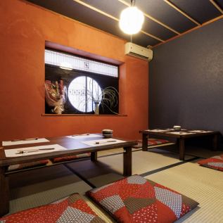 小上がり席が4～5名用で2つございます！結合して団体でも利用可能！宴会などにぜひご活用ください！