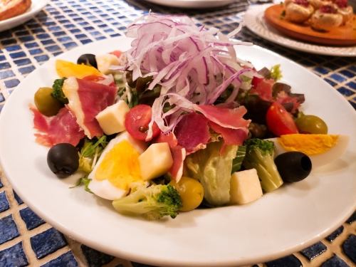Jamon serrano and olive Spanish salad
