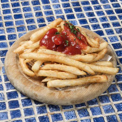 French fries with bravas sauce