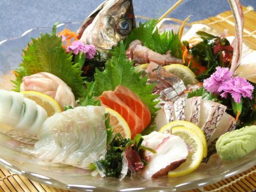 Assorted sashimi