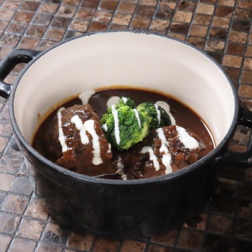 牛ホホの赤ワイン煮込み