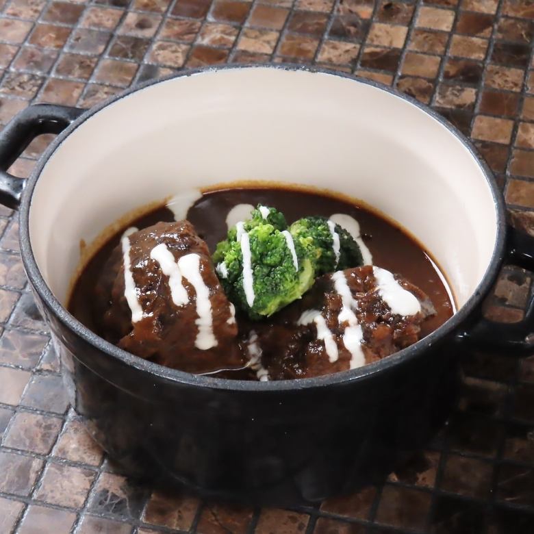 牛ホホの赤ワイン煮込み