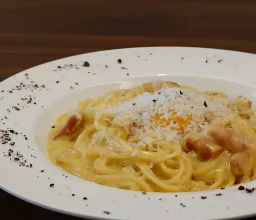 생크림 듬뿍 베이컨 카르보나라