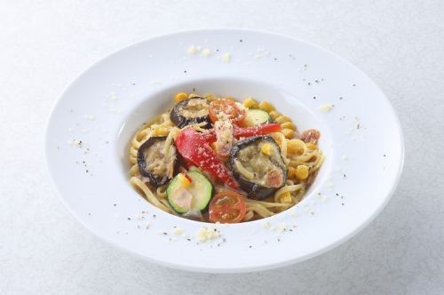 夏野菜とガーリックのリングイネパスタ